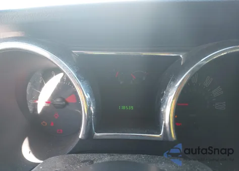 2005 Ford Mustang V6 Deluxe/V6 Premium из США, поврежденный, VIN 1ZVFT80N955159117